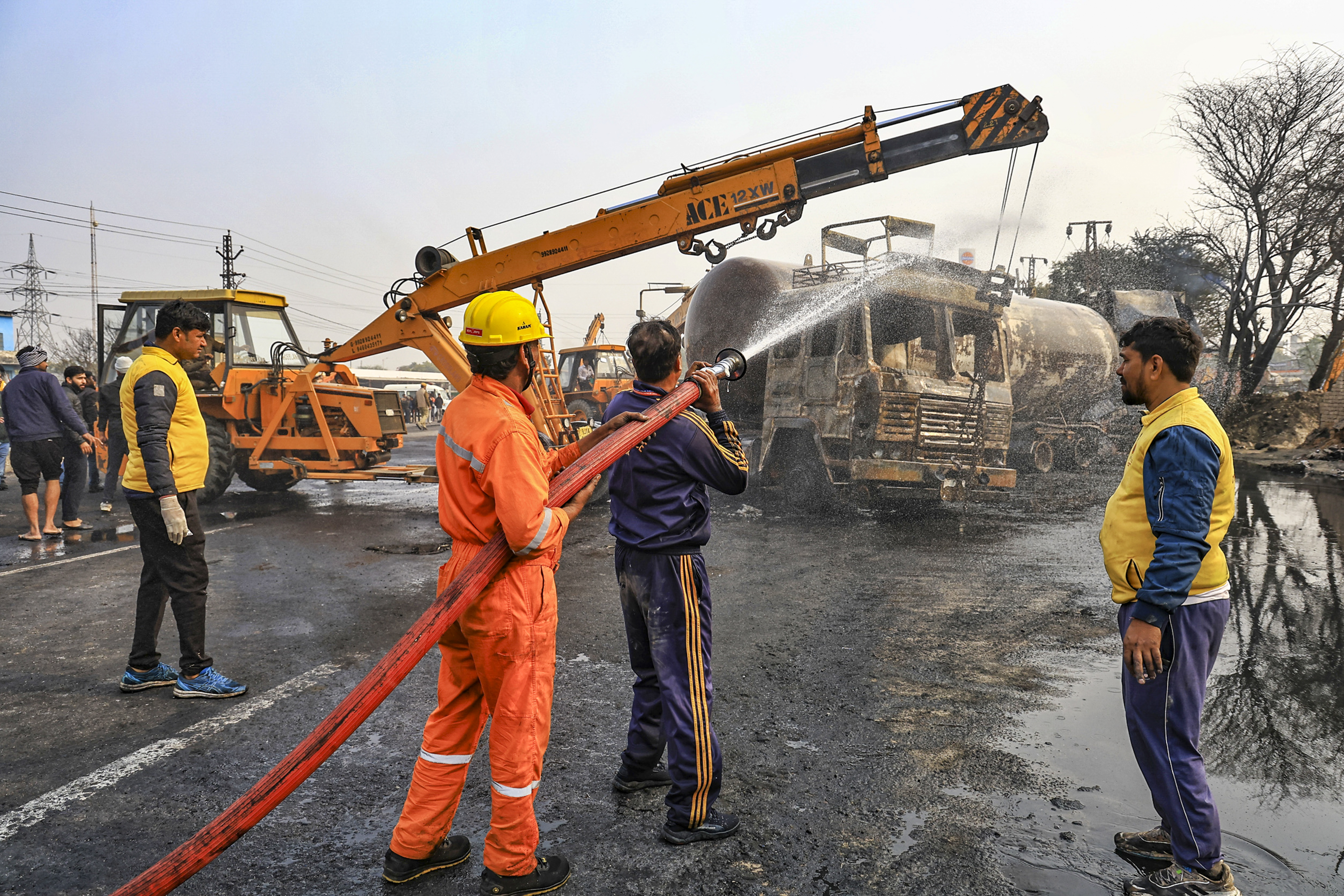 https://salarnews.in/public/uploads/images/newsimages/maannewsimage21122024_162435_jaipur fire.jpg